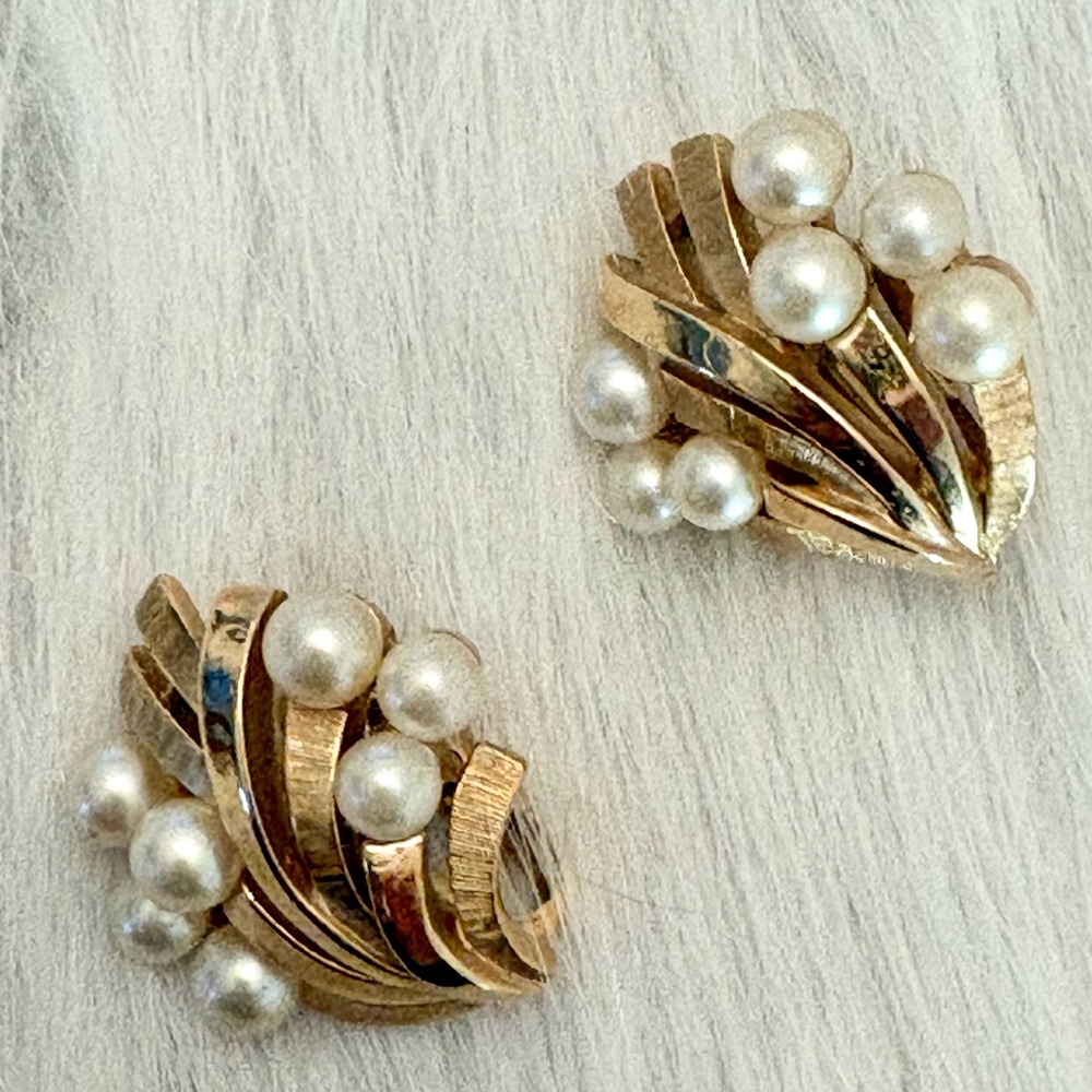 Vintage Trifari Gold Tone Clip-on Earrings and Bracelet Set